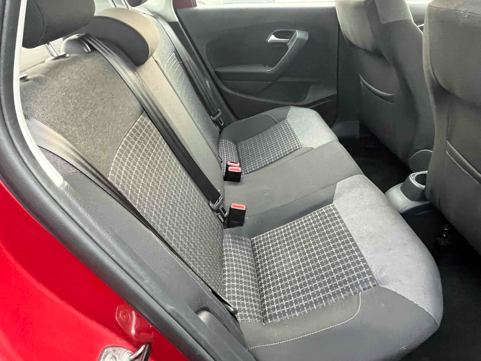 2015 VOLKSWAGEN POLO LOUNGE 17,000 miles WVWZZZ6RZFY279924