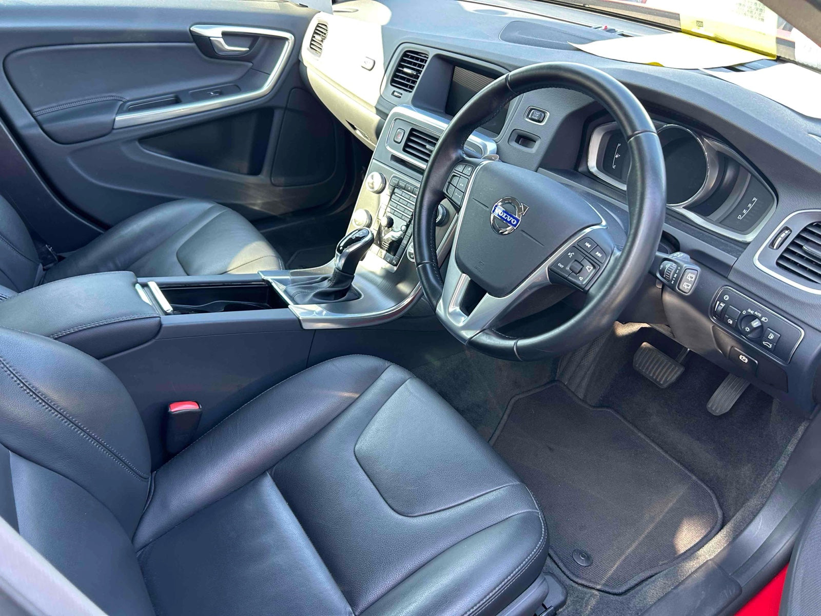 Volvo V60 T4 Luxury 2015 YV1FW485BF1259846